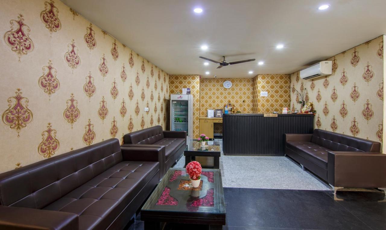 Hotel Treebo Noida Express Exterior foto
