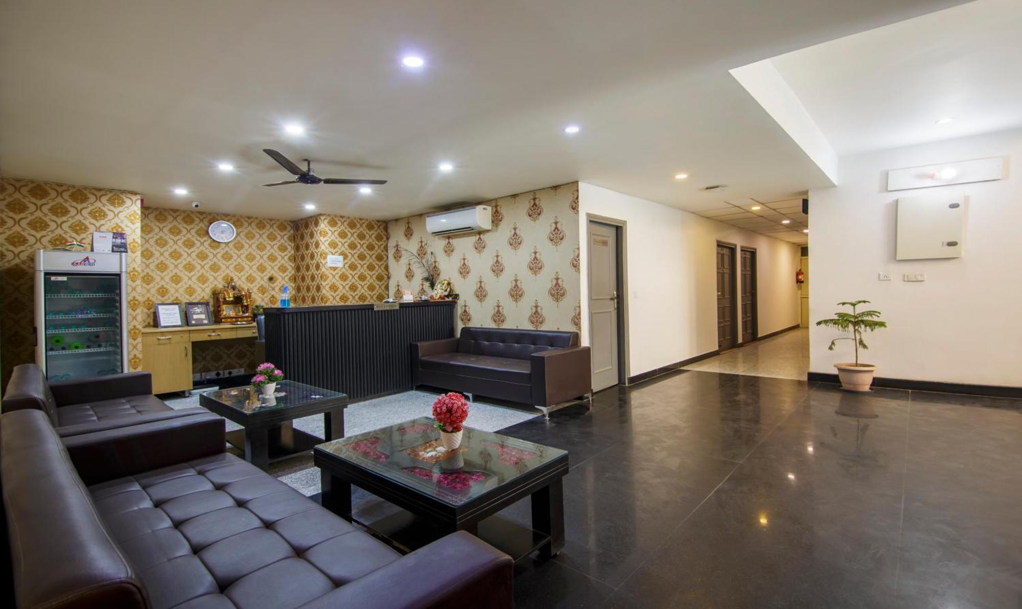 Hotel Treebo Noida Express Exterior foto