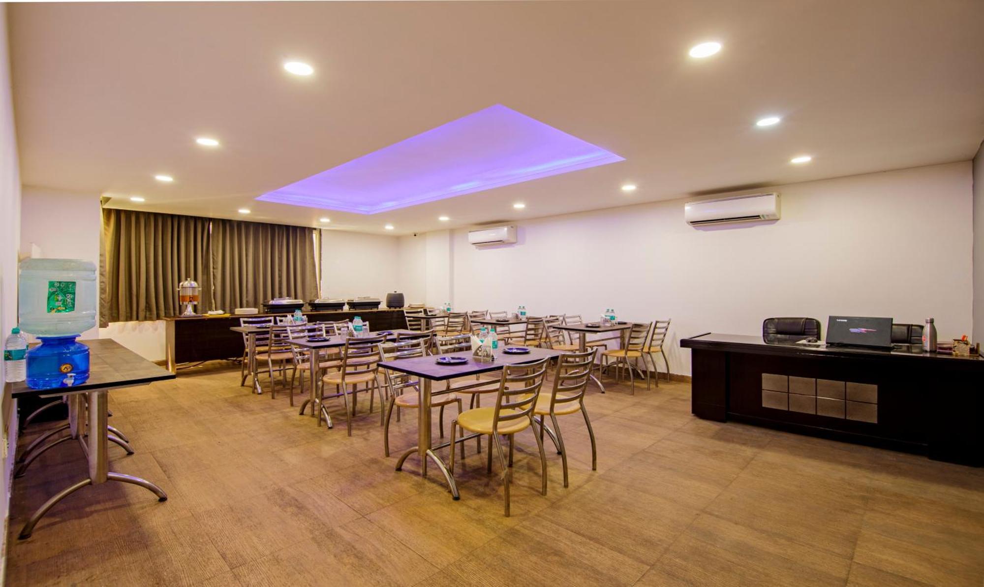 Hotel Treebo Noida Express Exterior foto
